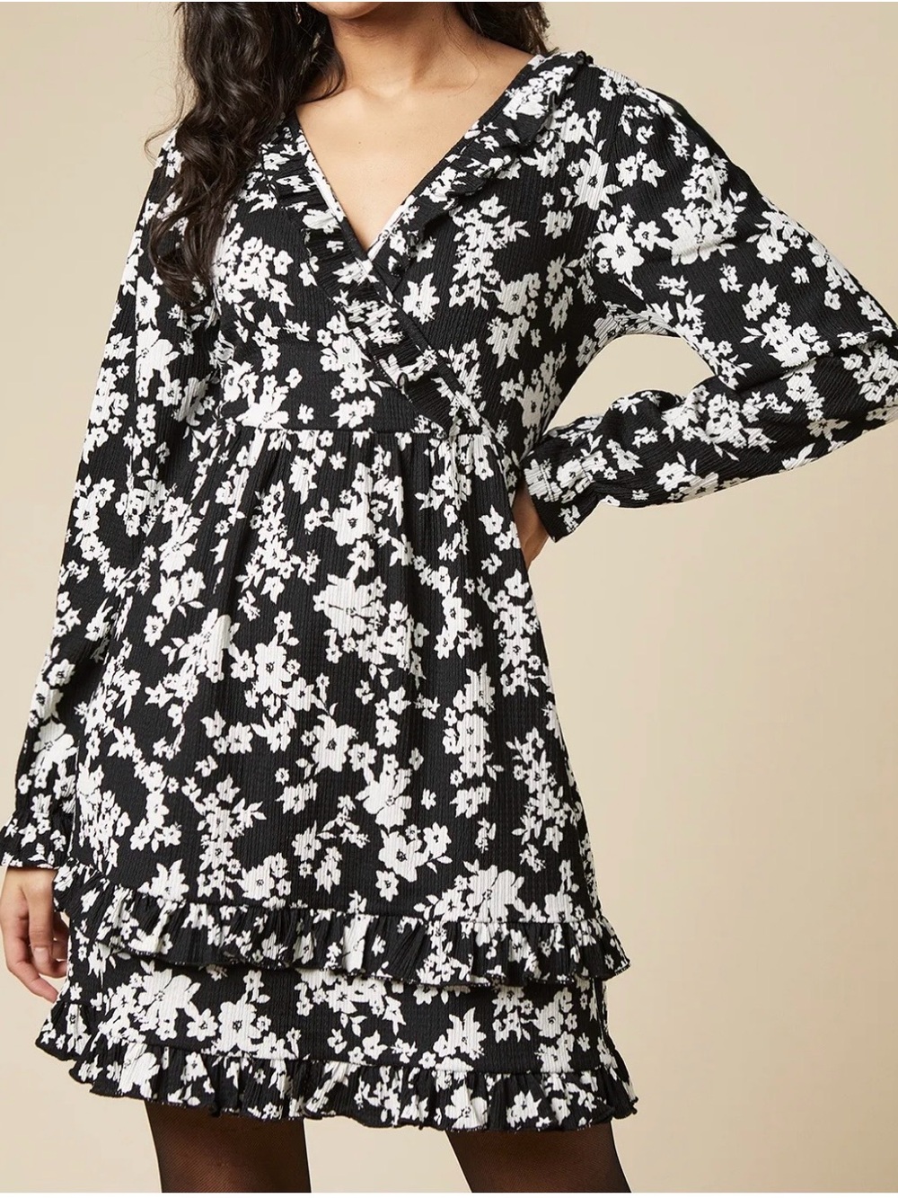 Ann Taylor Black & White Floral V-Neck Ruffle Long Sleeve Dress perfect co